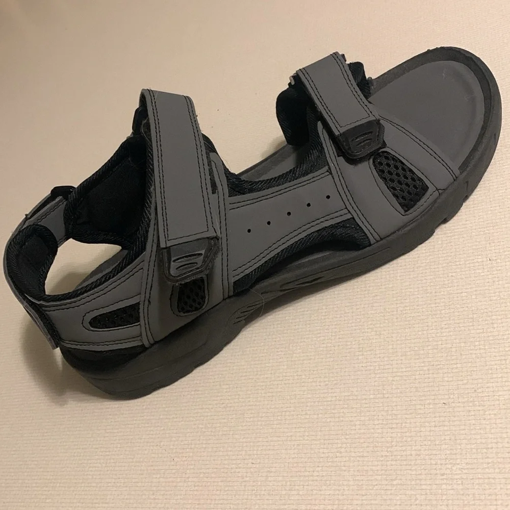 Men’s Sandals NWOT